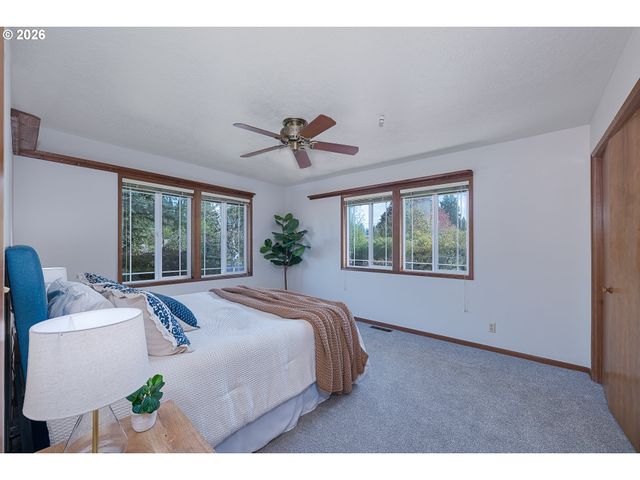 1722 Se OAK St, Hillsboro, OR 97123