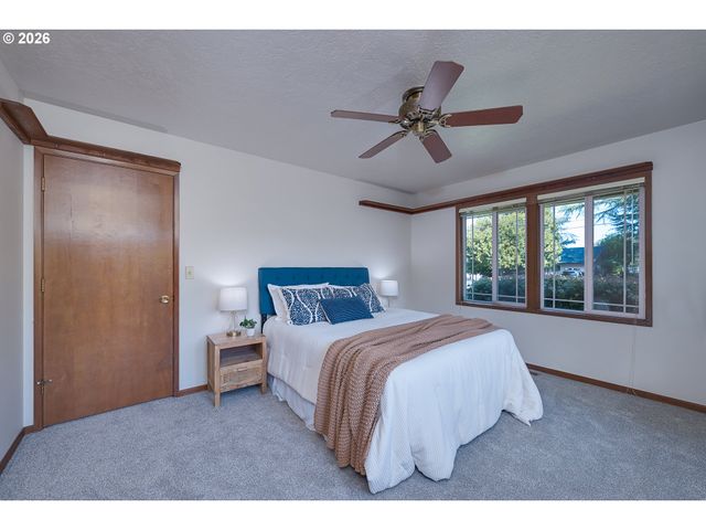 1722 Se OAK St, Hillsboro, OR 97123