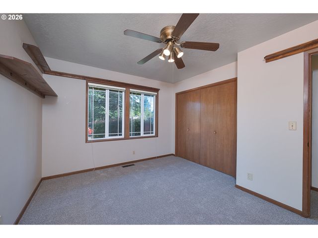 1722 Se OAK St, Hillsboro, OR 97123