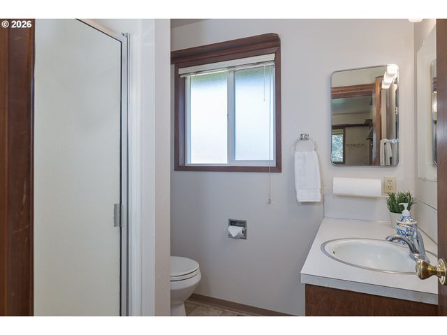 1722 Se OAK St, Hillsboro, OR 97123