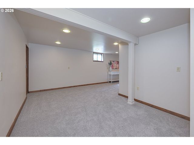 1722 Se OAK St, Hillsboro, OR 97123