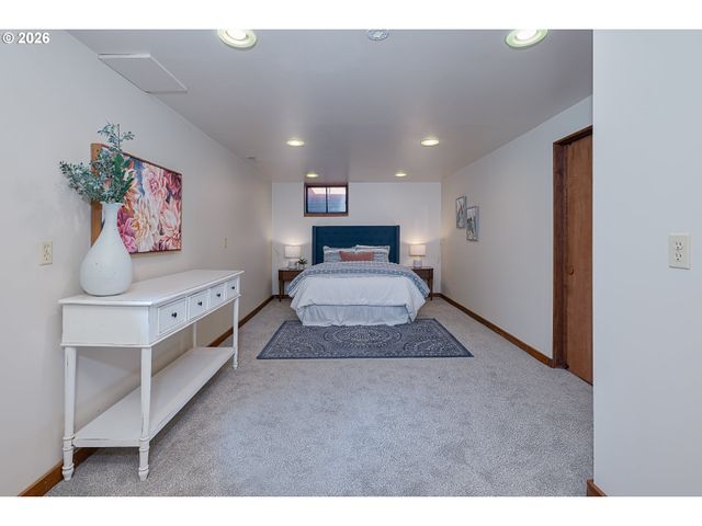 1722 Se OAK St, Hillsboro, OR 97123