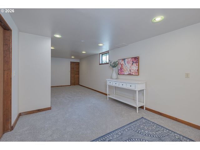 1722 Se OAK St, Hillsboro, OR 97123