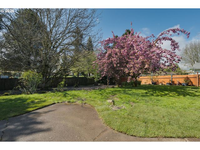 1722 Se OAK St, Hillsboro, OR 97123