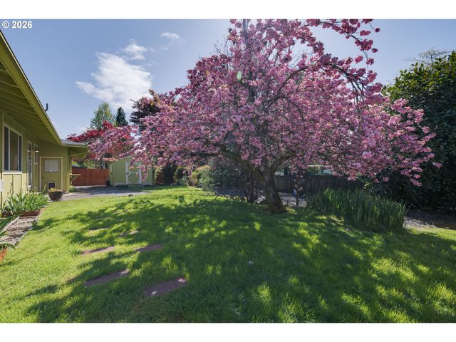 1722 Se OAK St, Hillsboro, OR 97123