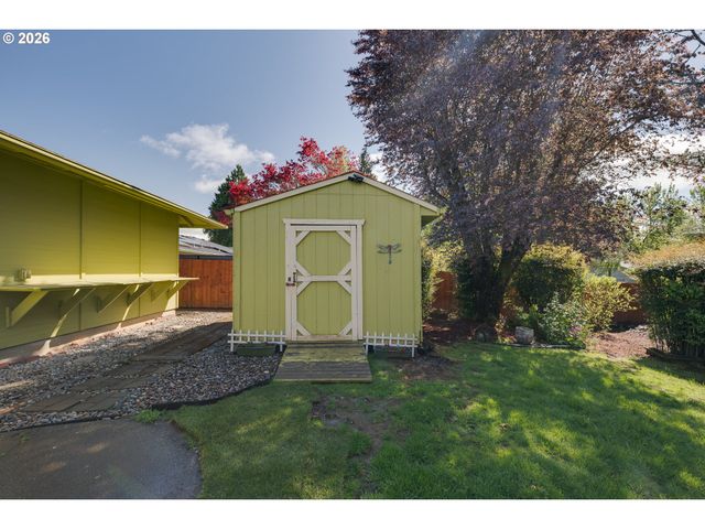 1722 Se OAK St, Hillsboro, OR 97123