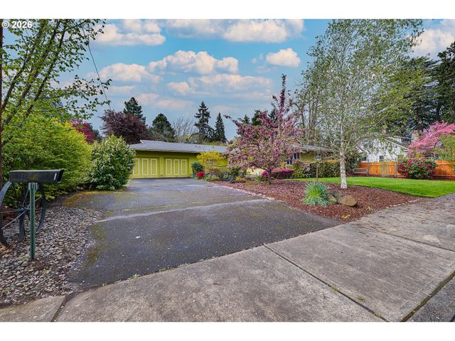 1722 Se OAK St, Hillsboro, OR 97123