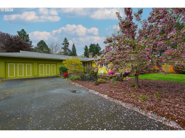 1722 Se OAK St, Hillsboro, OR 97123