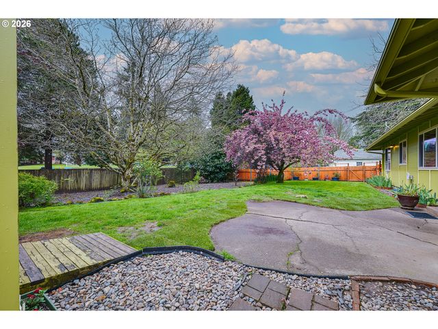 1722 Se OAK St, Hillsboro, OR 97123