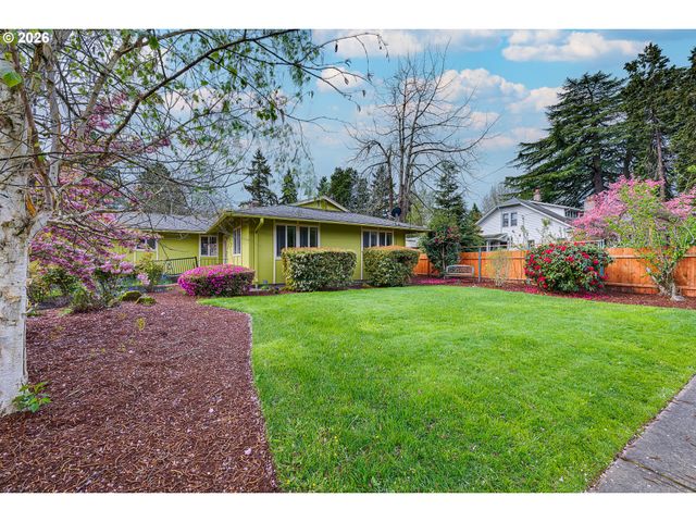 1722 Se OAK St, Hillsboro, OR 97123