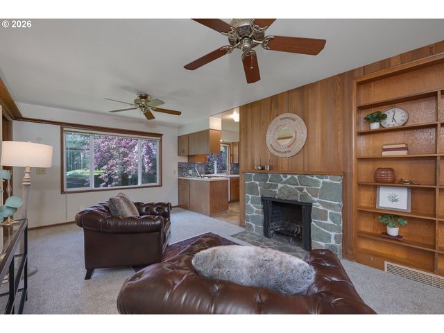 1722 Se OAK St, Hillsboro, OR 97123