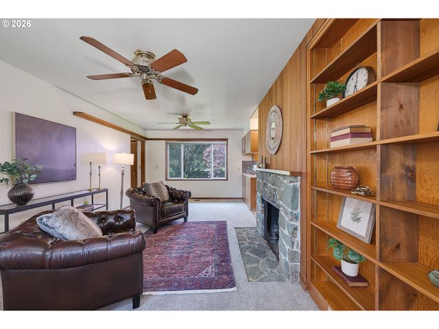 1722 Se OAK St, Hillsboro, OR 97123