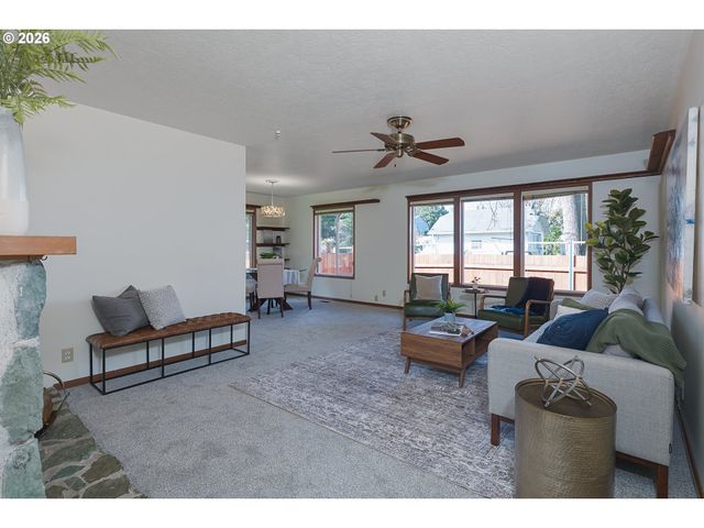 1722 Se OAK St, Hillsboro, OR 97123