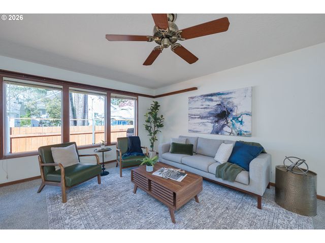 1722 Se OAK St, Hillsboro, OR 97123