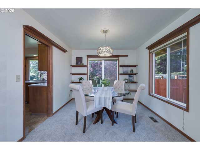 1722 Se OAK St, Hillsboro, OR 97123