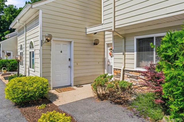 407 Crystal Hill Lane, Poughkeepsie, NY 12603