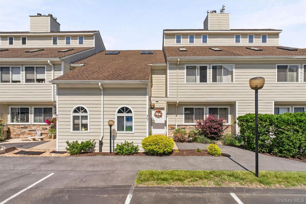 407 Crystal Hill Lane, Poughkeepsie, NY 12603