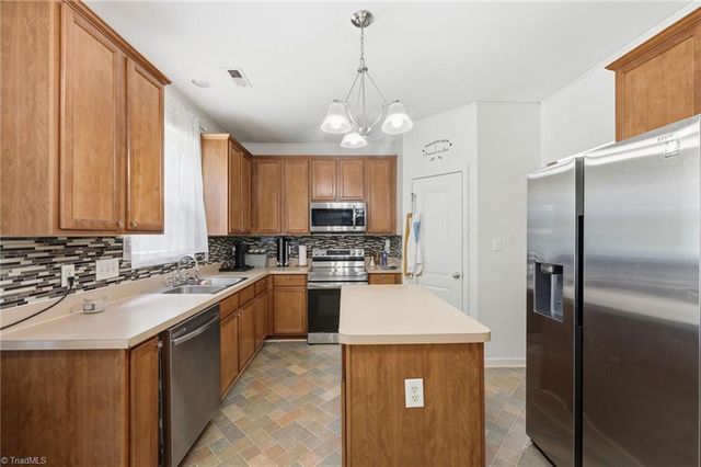 1107 Bethpage Drive, Mebane, NC 27302