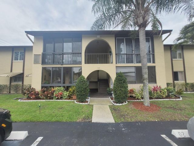 320 Pine Ridge Circle A1, Greenacres, FL 33463
