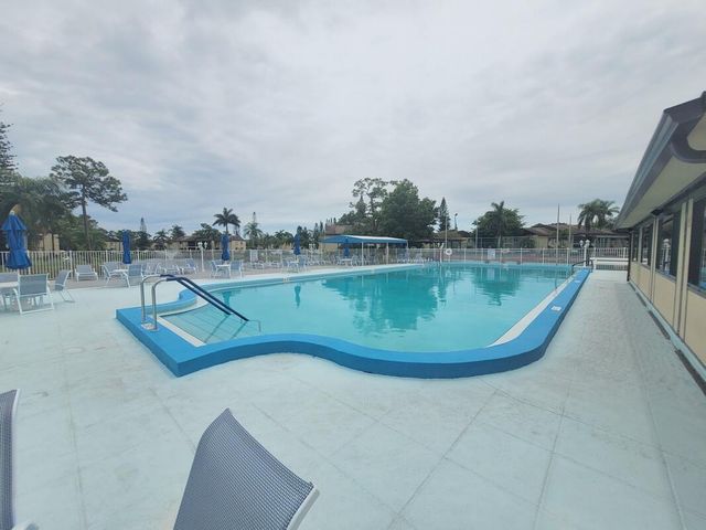 320 Pine Ridge Circle A1, Greenacres, FL 33463