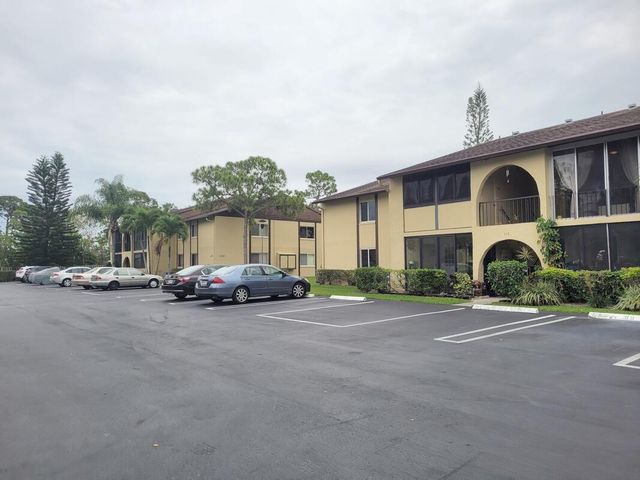 320 Pine Ridge Circle A1, Greenacres, FL 33463