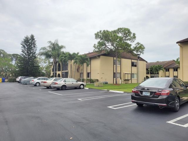 320 Pine Ridge Circle A1, Greenacres, FL 33463