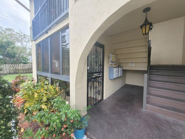 320 Pine Ridge Circle A1, Greenacres, FL 33463