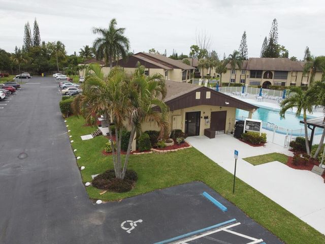 320 Pine Ridge Circle A1, Greenacres, FL 33463