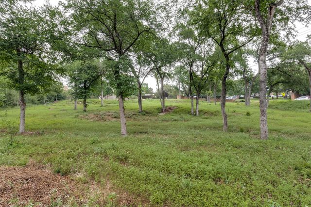 10011 Surrey Oaks Drive, Dallas, TX 75229