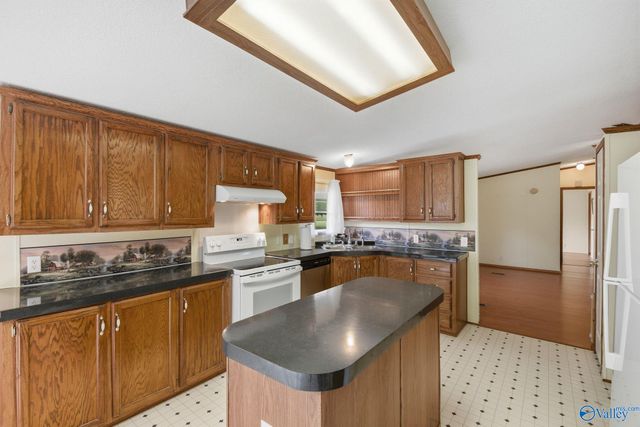 17511 Parker Road, Athens, AL 35611