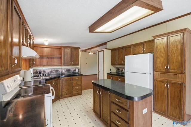 17511 Parker Road, Athens, AL 35611