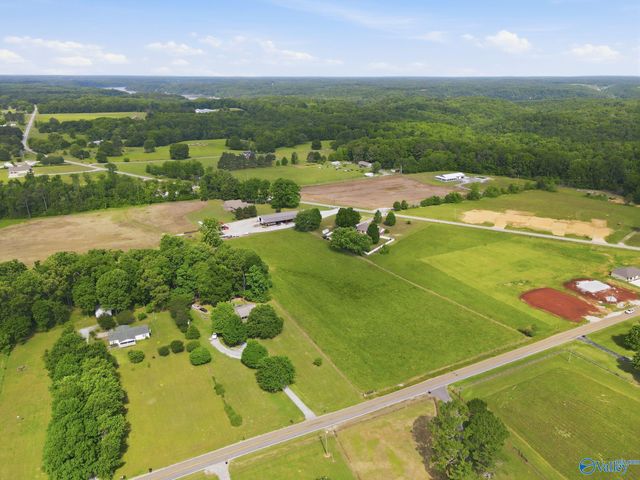 17511 Parker Road, Athens, AL 35611