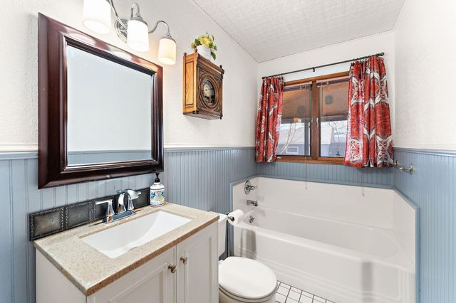 206 2nd Street N, Bayport, MN 55003