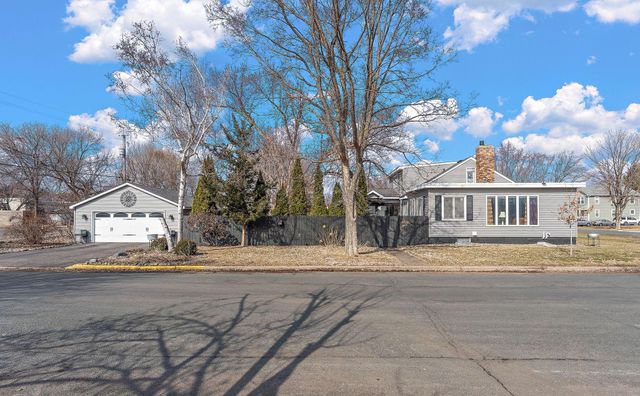 206 2nd Street N, Bayport, MN 55003