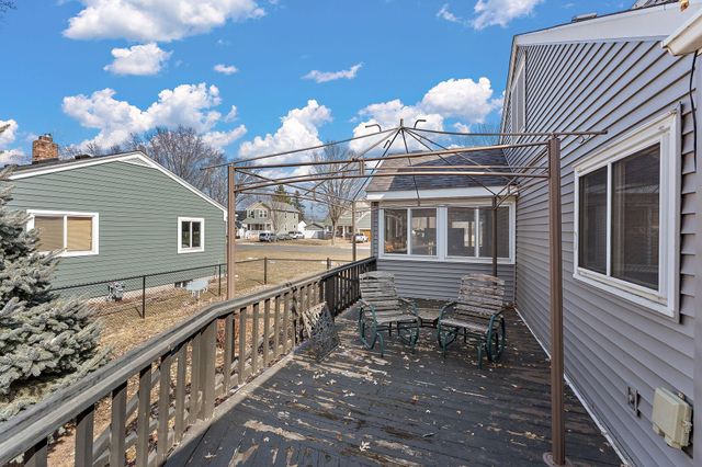 206 2nd Street N, Bayport, MN 55003