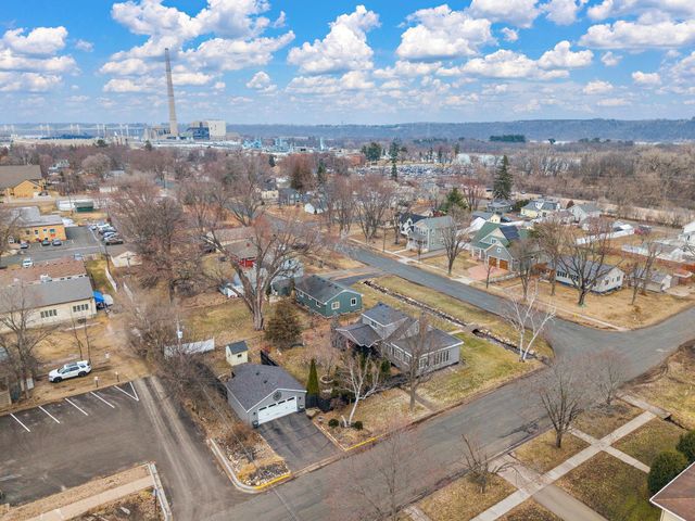 206 2nd Street N, Bayport, MN 55003