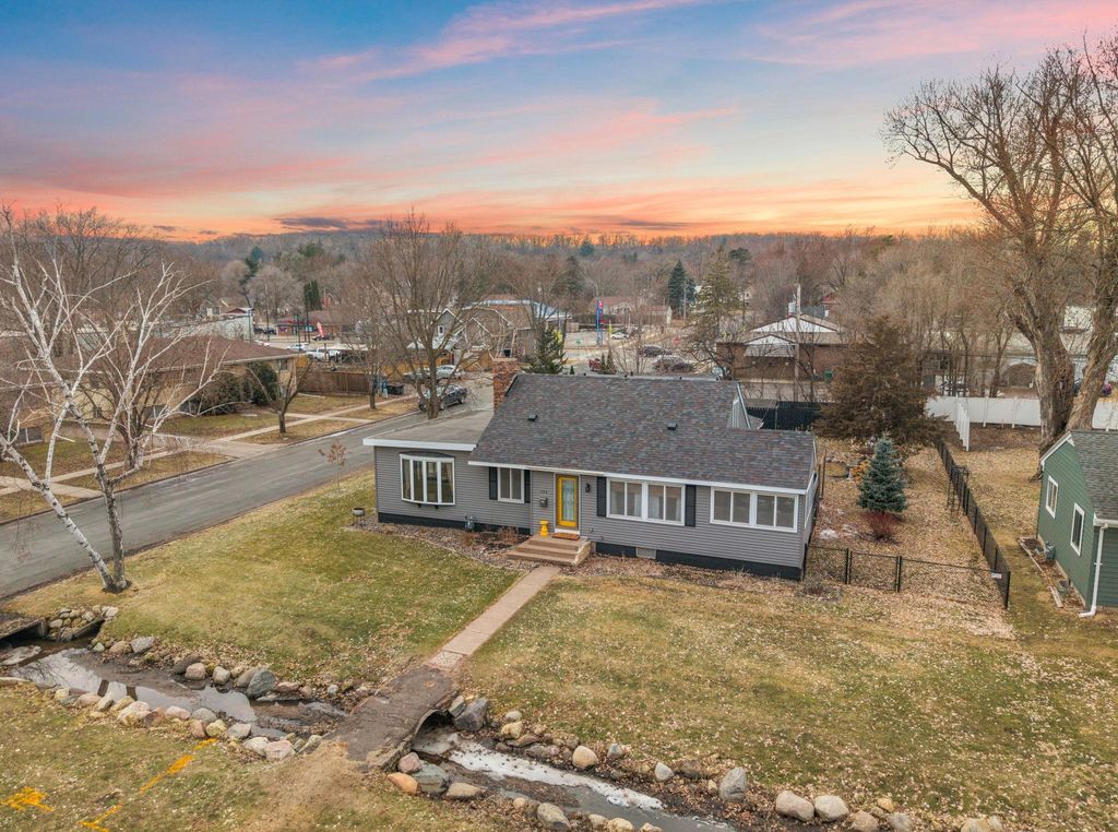 206 2nd Street N, Bayport, MN 55003