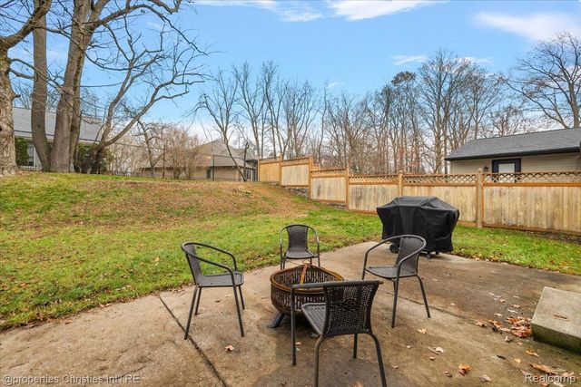 3416 Cooley Drive, Lansing, MI 48911