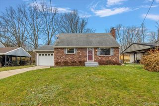 3416 Cooley Drive, Lansing, MI 48911