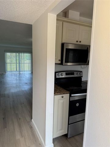 6301 N Fall Circle Drive 213, Lauderhill, FL 33319