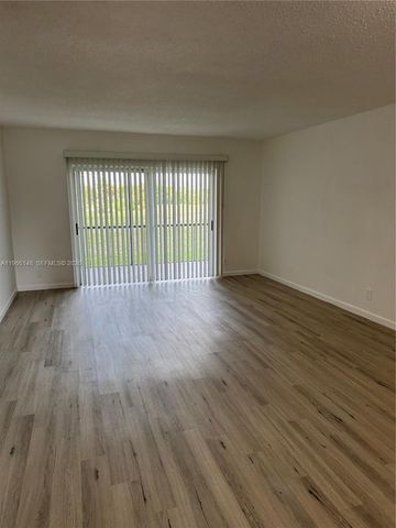 6301 N Fall Circle Drive 213, Lauderhill, FL 33319