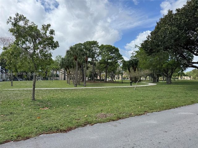 6301 N Fall Circle Drive 213, Lauderhill, FL 33319
