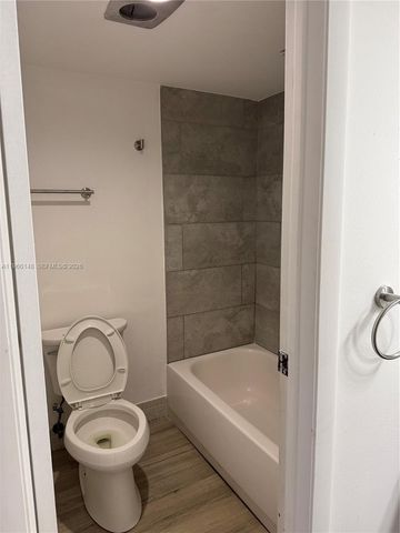 6301 N Fall Circle Drive 213, Lauderhill, FL 33319