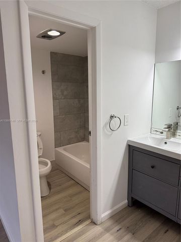 6301 N Fall Circle Drive 213, Lauderhill, FL 33319