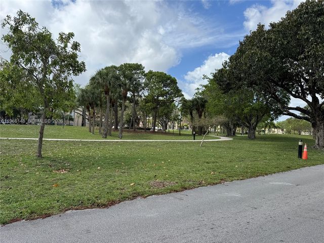 6301 N Fall Circle Drive 213, Lauderhill, FL 33319