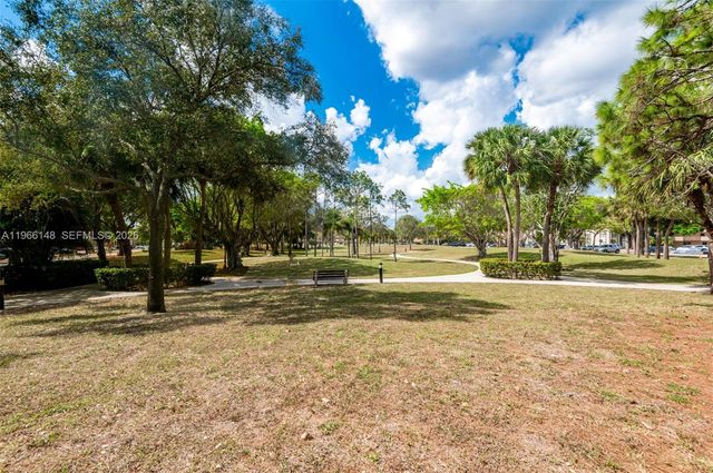 6301 N Fall Circle Drive 213, Lauderhill, FL 33319