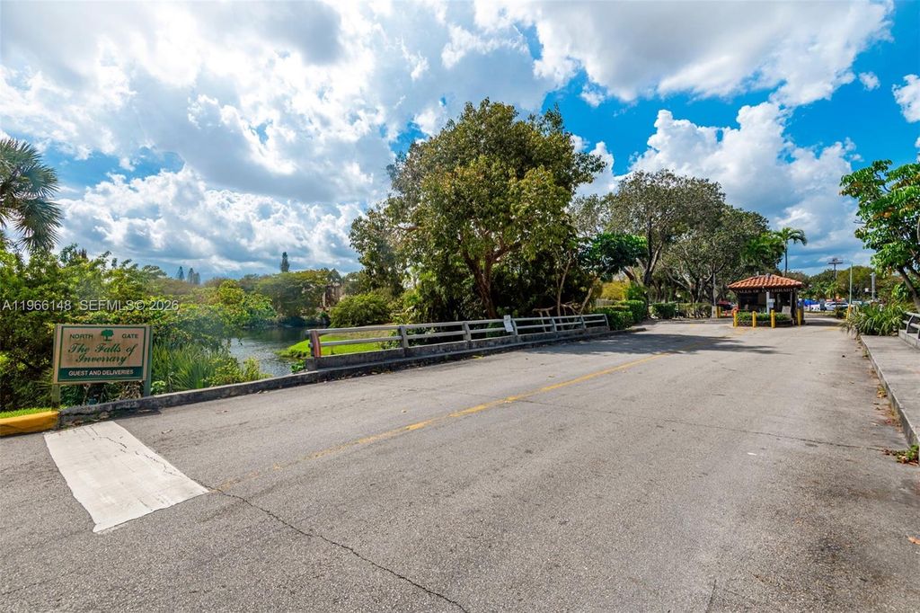 6301 N Fall Circle Drive 213, Lauderhill, FL 33319