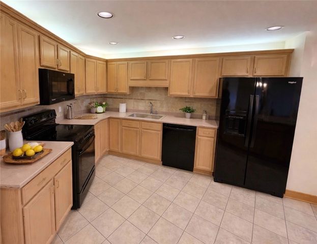 2505 East Avenue 704, Brighton, NY 14610