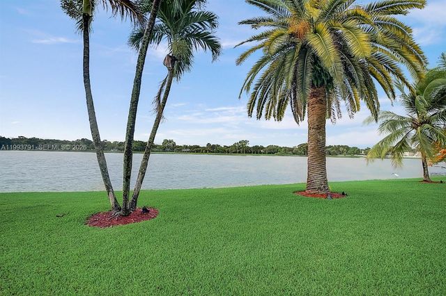 5204 NW 54th St, Coconut Creek, FL 33073