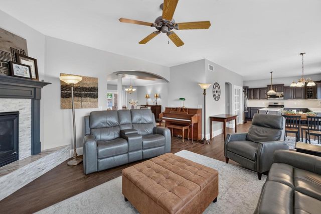 606 Pleasant Valley Parkway, Waunakee, WI 53597